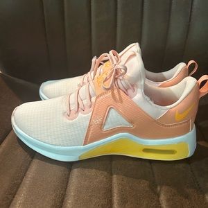 Women’s Nike Air Max Bella TR 5